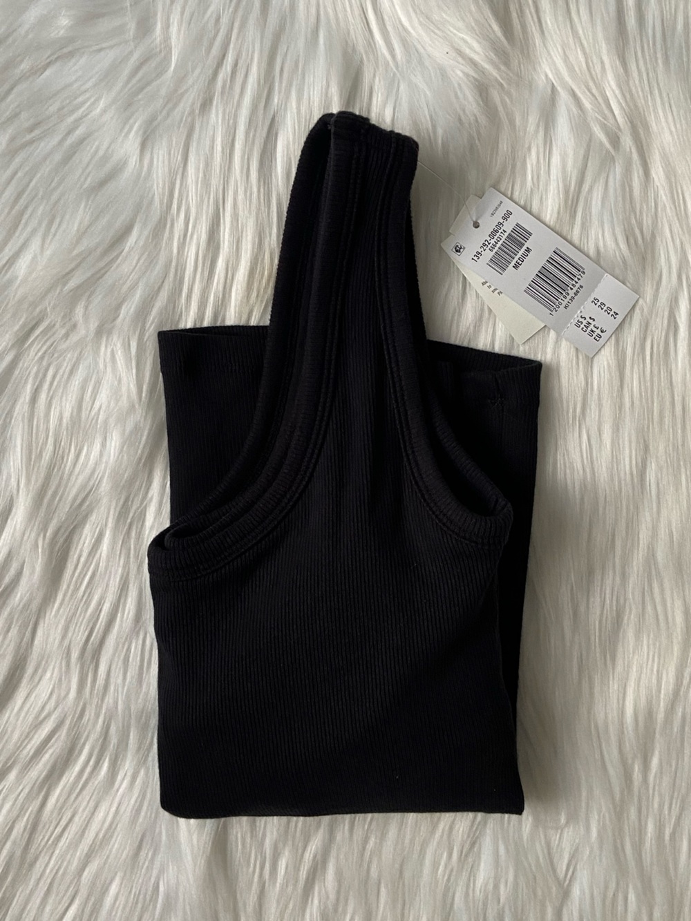 bra-free rib tuckable scoopneck tank - Picture 7 of 10